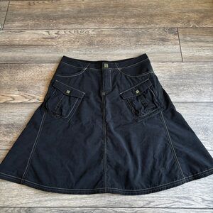 Mountain Hardwear La Rambla Black Nylon A Line Hiking Skirt Pockets Modest sz 2